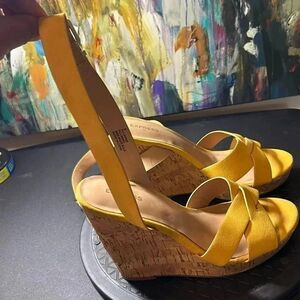 🔥LIKE NEW🔥 Cute and Comfy / Size 8 / Heel Height 4 inches